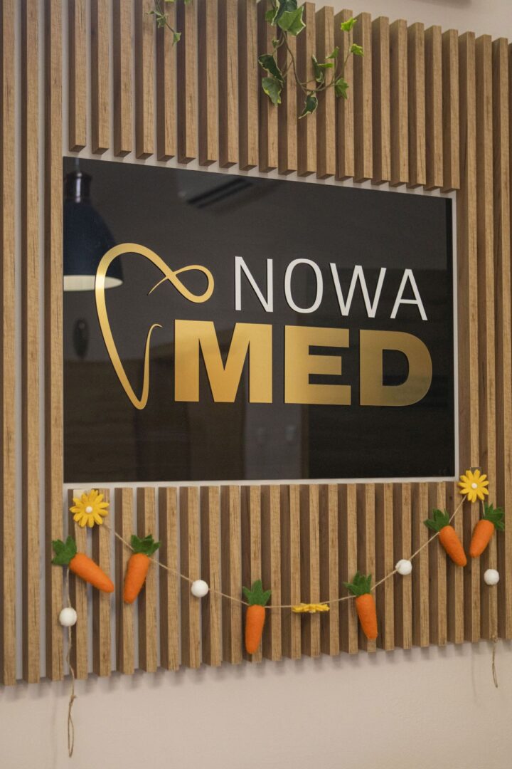 Logo Nowa MED Stomatologia – zaufany dentysta we Wróblewie od 20 lat.