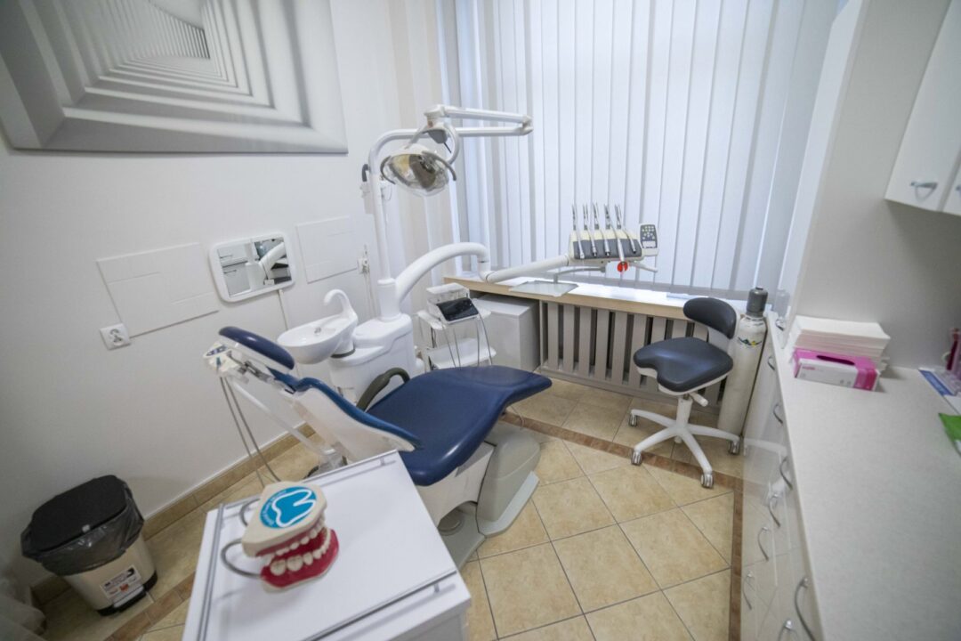 Protezy zębowe i mosty – kompleksowa protetyka w przychodni Nowa MED.