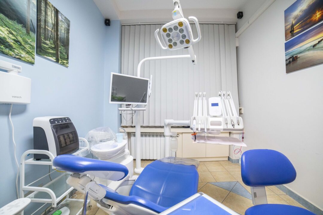 Nowoczesny gabinet stomatologiczny Nowa MED we Wróblewie – czyste i bezpieczne wnętrze.